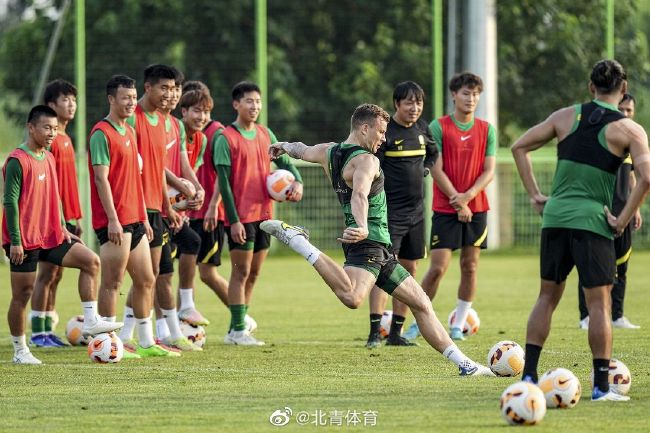 导演滕华涛：六年时间，交出小学毕业的答卷导演滕华涛表示：;与传统都市女性题材不同，《心居》最大的核心不是加剧社会焦虑，不是呈现阶级对立，而是着重于生活和人性中温暖和善意的一面，弘扬正向的价值观